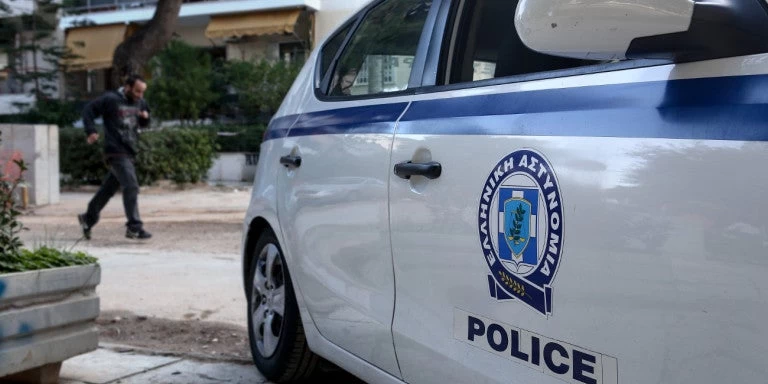 Νάουσα: Μια 40χρονη με την βοήθεια Αλβανού έκλεψε 80.000 ευρώ από σπίτι